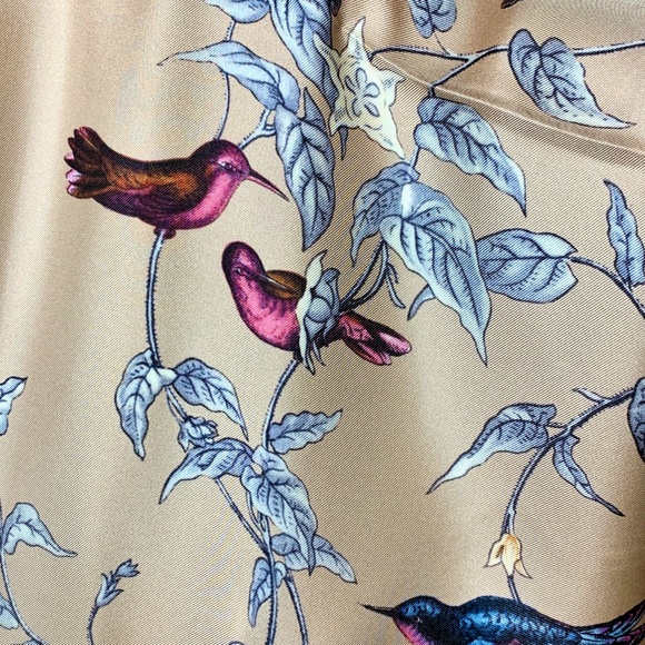 NWT DOLCE & GABBANA Silk Beige Bird Scarf Wrap - Picture 8 of 8